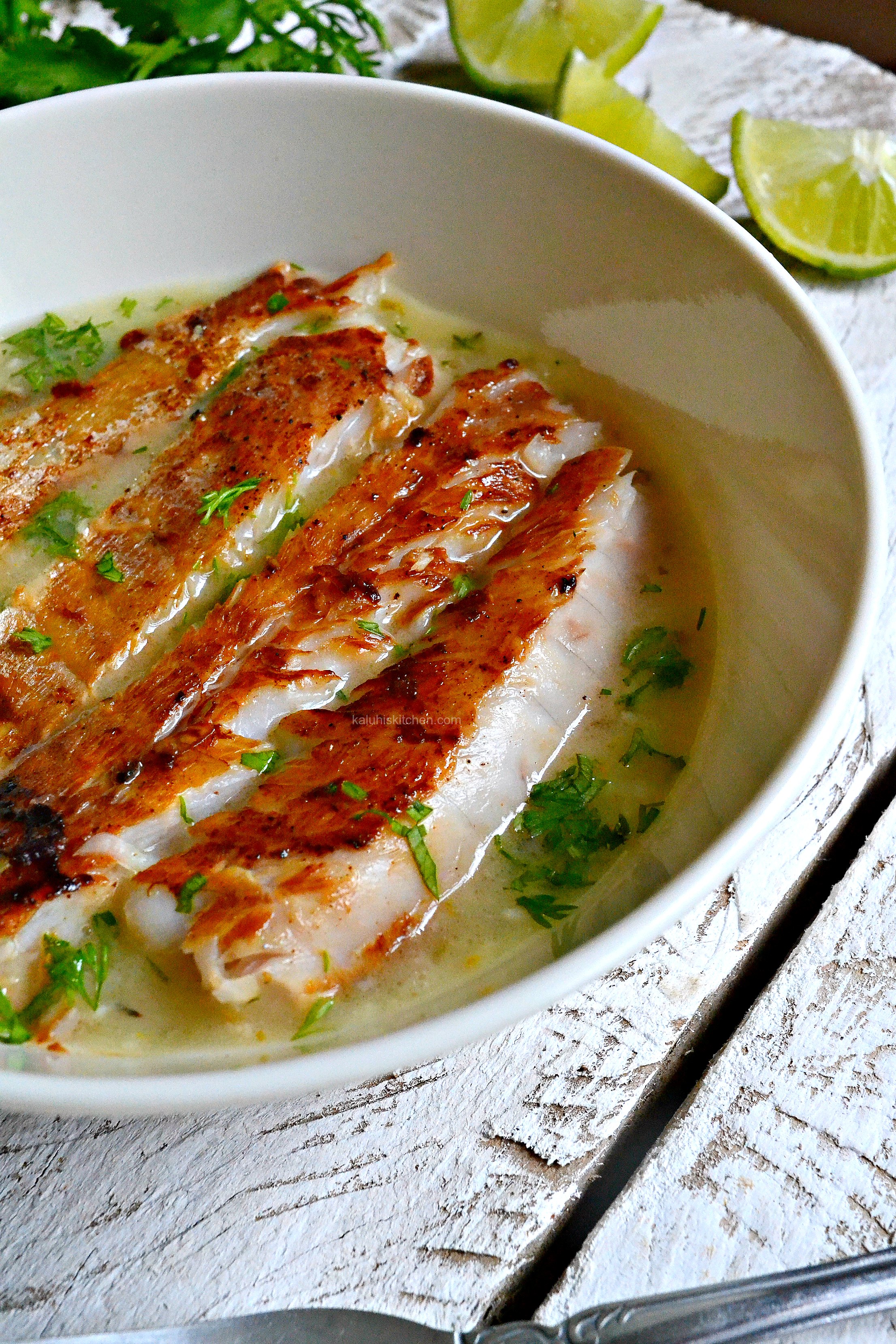 Pescado blanco con Sal de Lima Kaffir
